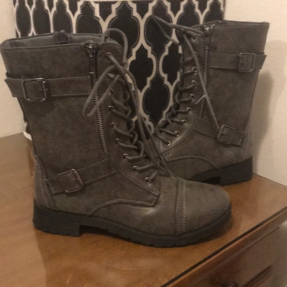Grey combat boots rue 21 size M NEVER WORN